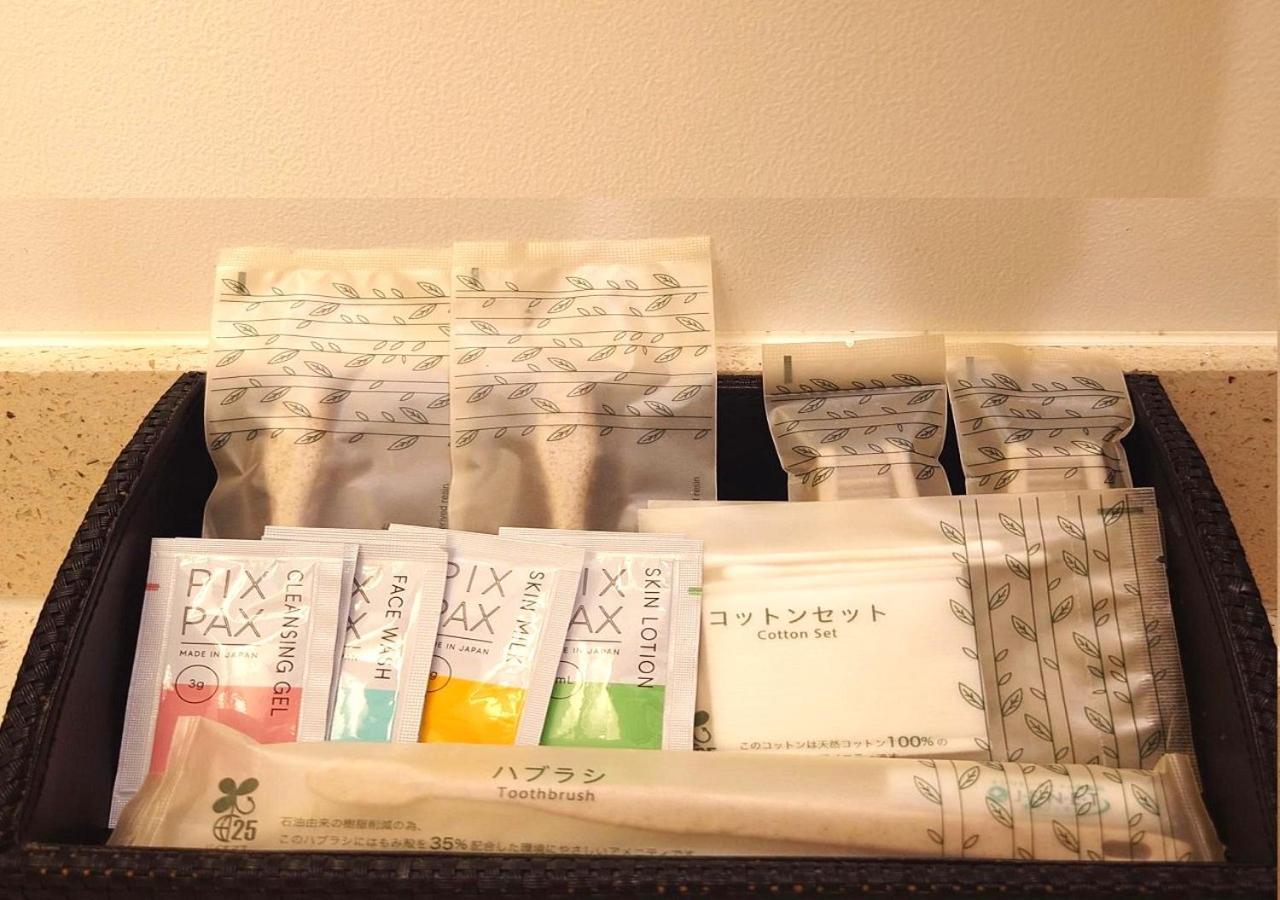 Hotel Monterey Okinawa Spa & Resort Onna Εξωτερικό φωτογραφία A selection of toiletries in a hotel bathroom